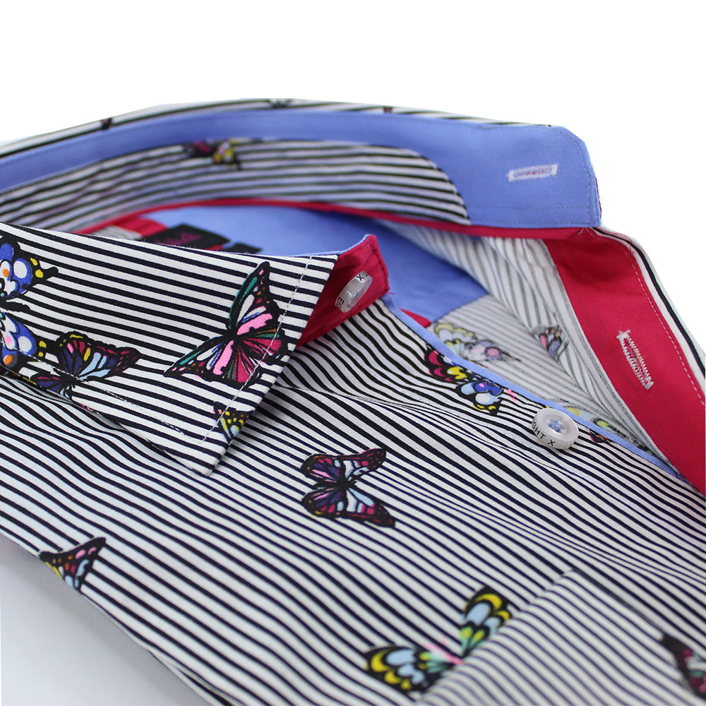 Close-up of printed collar and fuchsia trim.