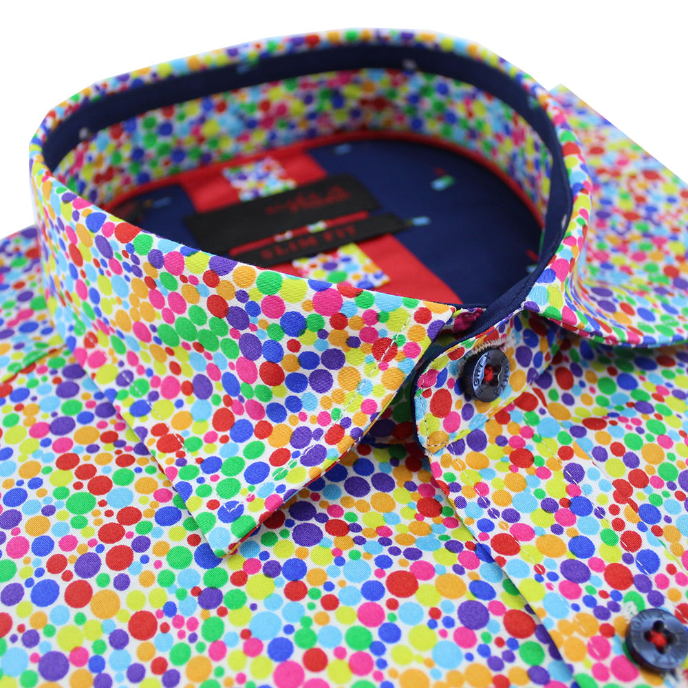 Close up of printed collar and navy trim.