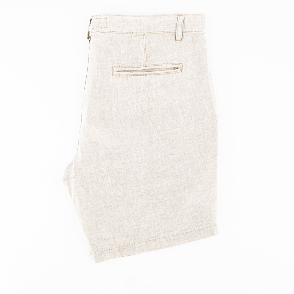 Folded linen shorts with back welt-pocket.